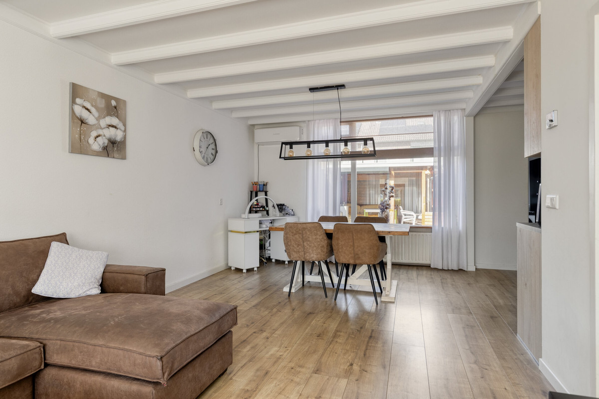 Twee-onder-één-kap te koop: Hoge Sluisstraat 10, Waardenburg