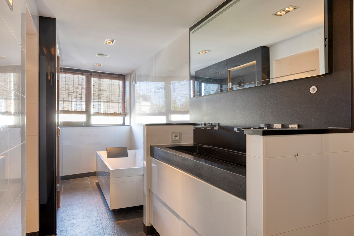 Tussenwoning te koop: Hoevelakenstraat 64, Tilburg