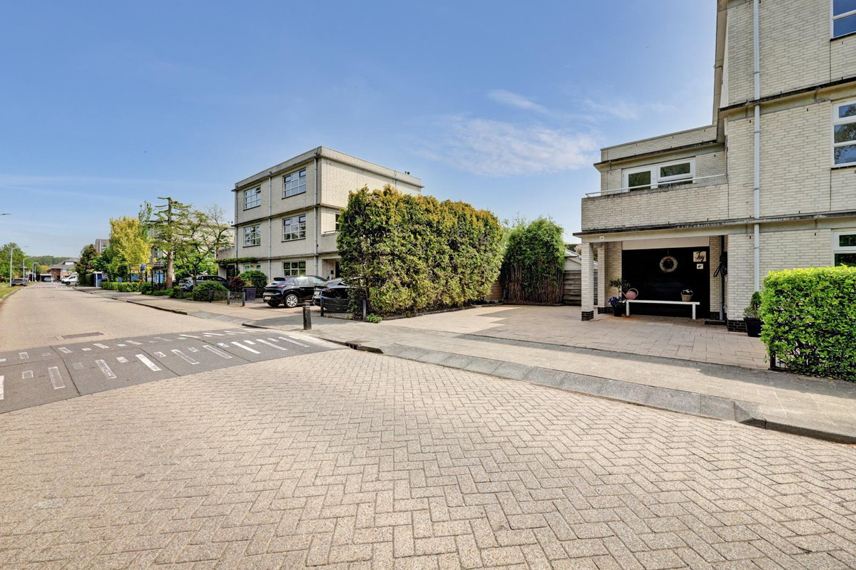 Twee-onder-één-kap te koop: Hanzeweg 44, Almere