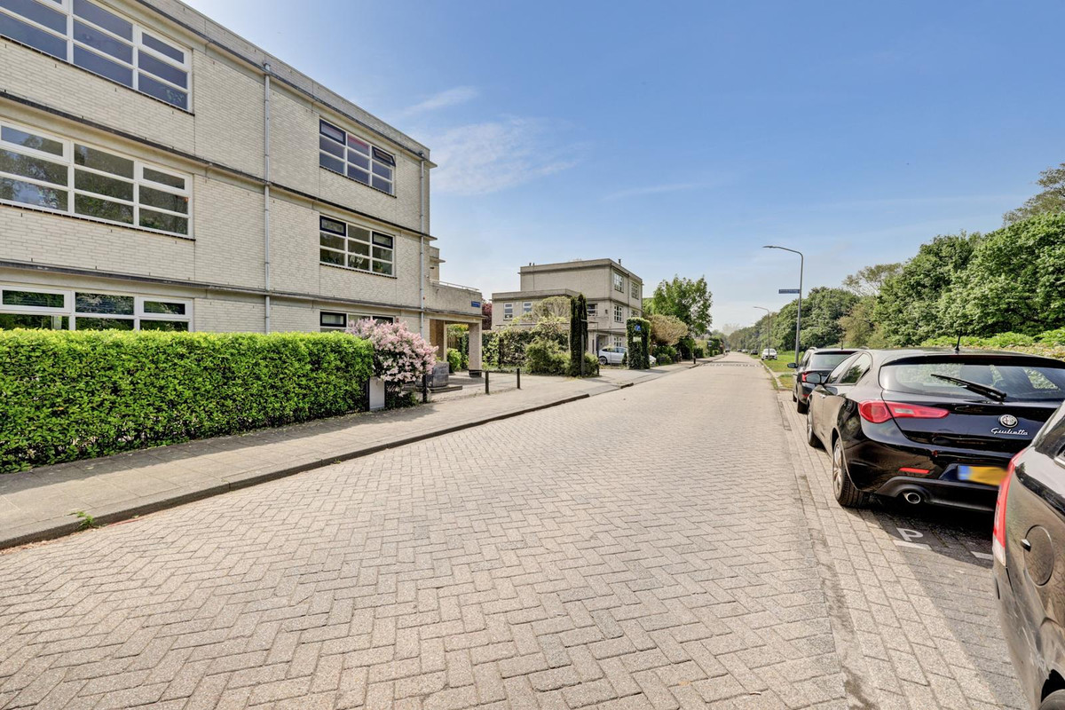 Twee-onder-één-kap te koop: Hanzeweg 44, Almere