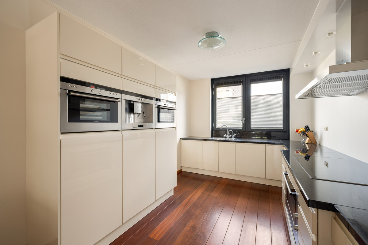 Tussenwoning te koop: Jane Addamslaan 127, Amstelveen