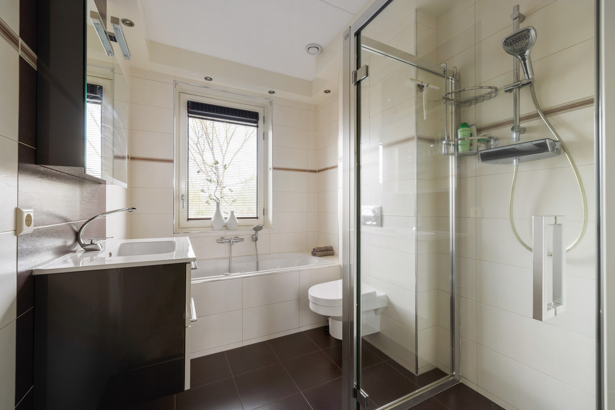 Tussenwoning te koop: Jane Addamslaan 127, Amstelveen