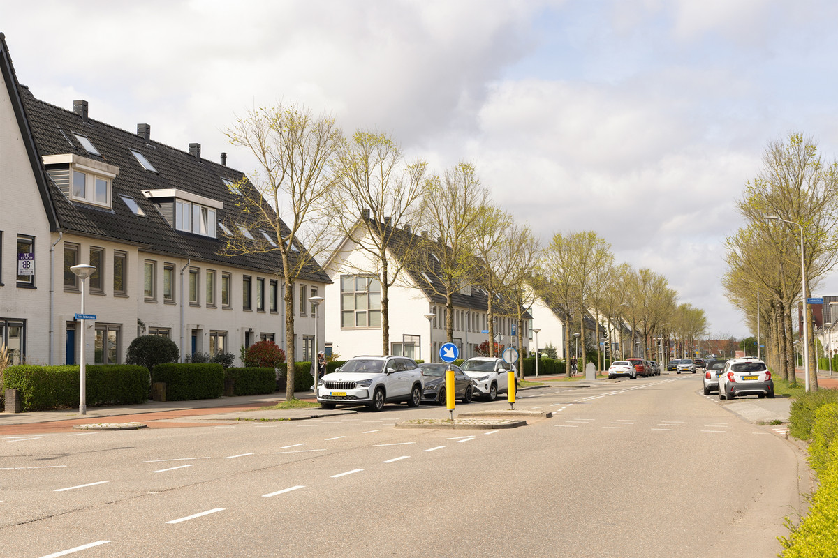 Tussenwoning te koop: Jane Addamslaan 127, Amstelveen