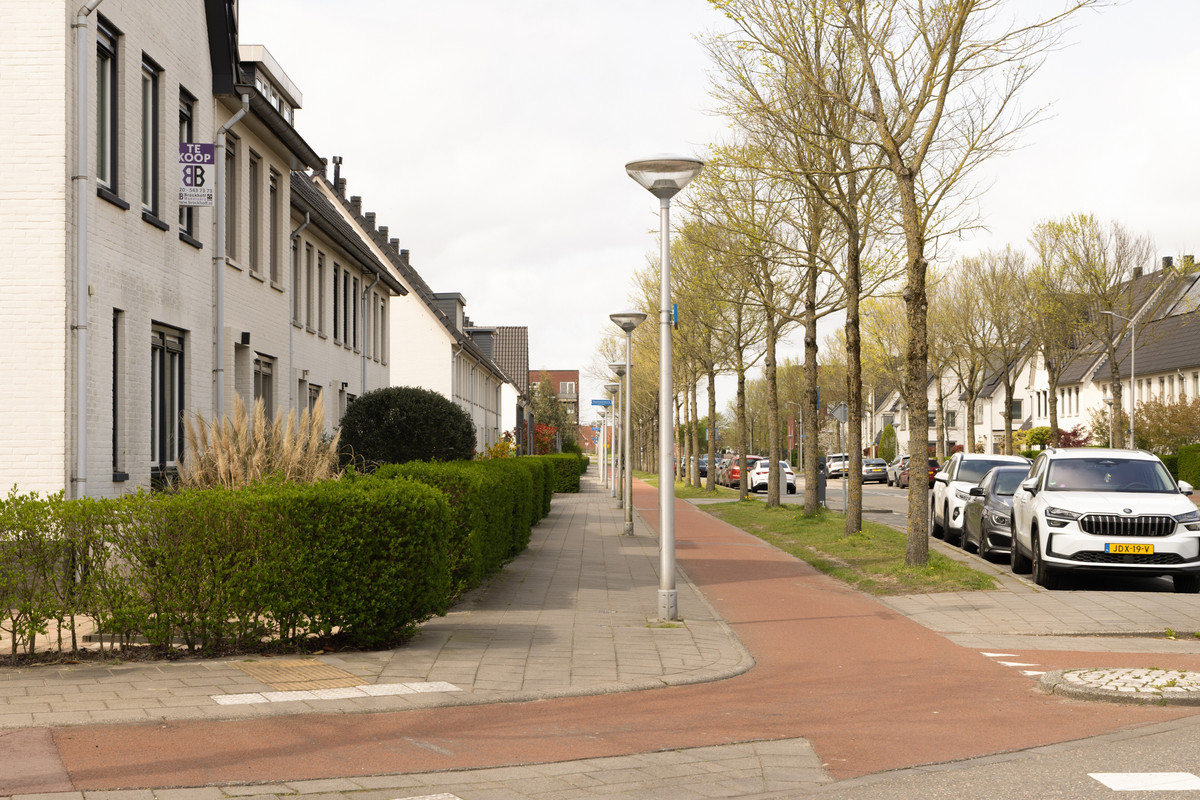 Tussenwoning te koop: Jane Addamslaan 127, Amstelveen