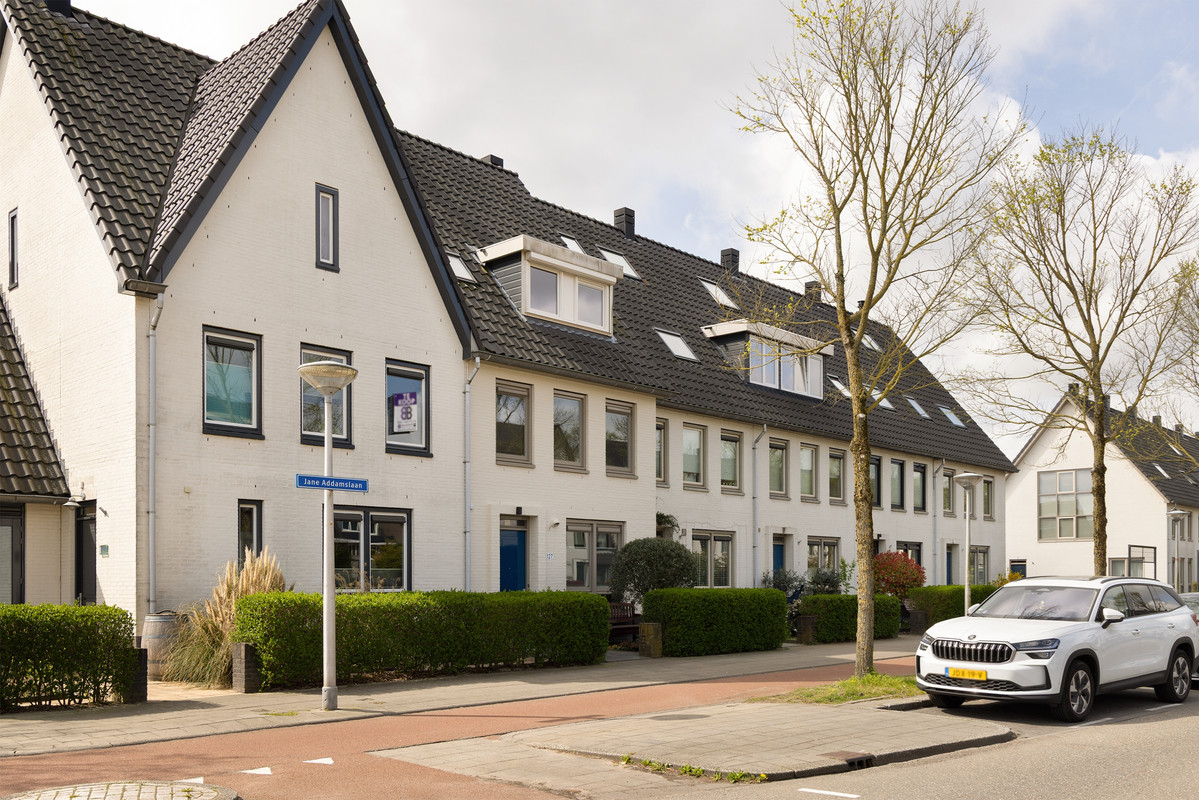 Tussenwoning te koop: Jane Addamslaan 127, Amstelveen