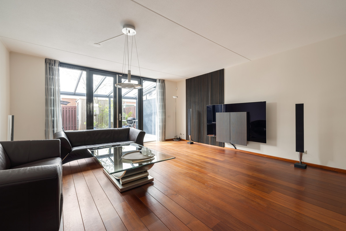 Tussenwoning te koop: Jane Addamslaan 127, Amstelveen