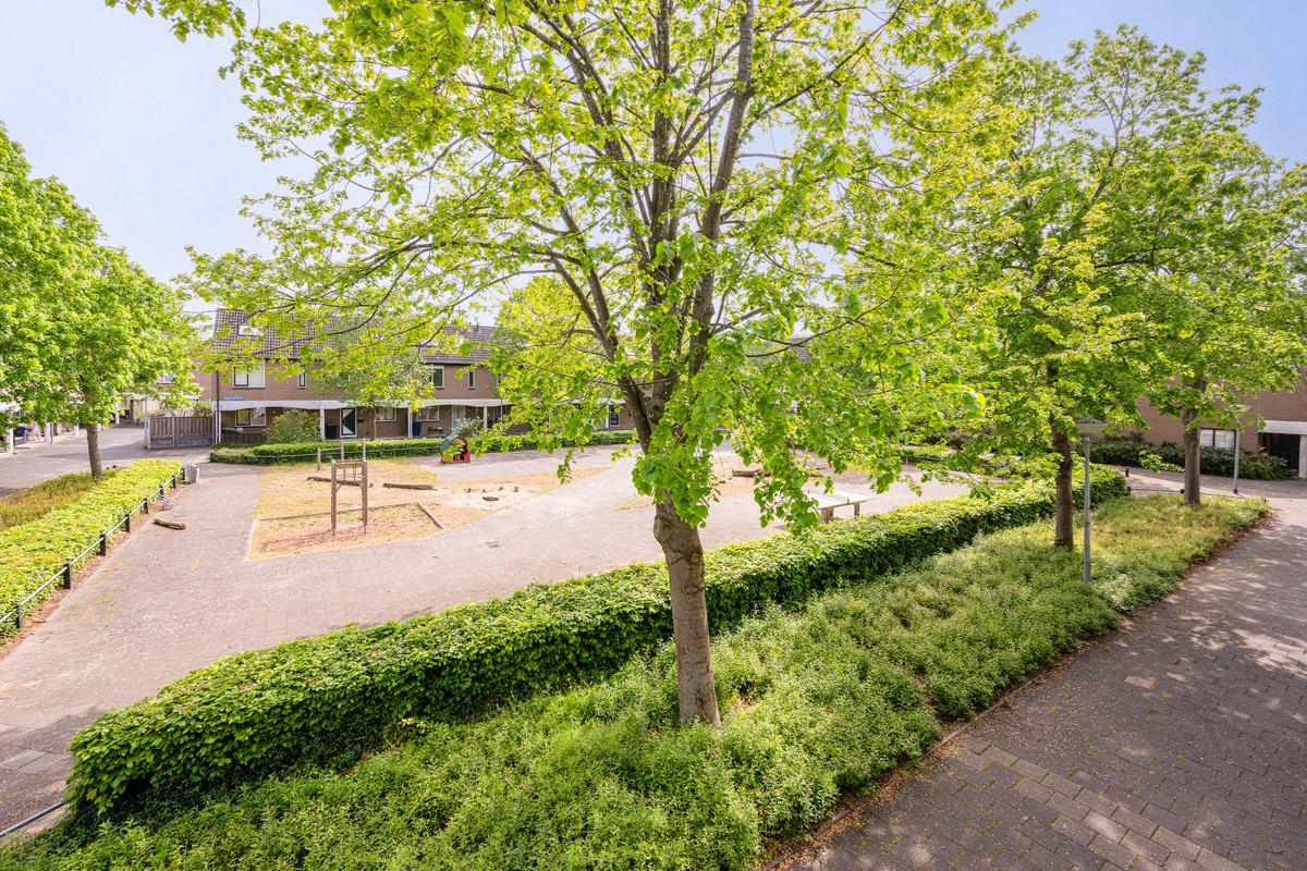 Tussenwoning te koop: Princenhofplein 23, Almere