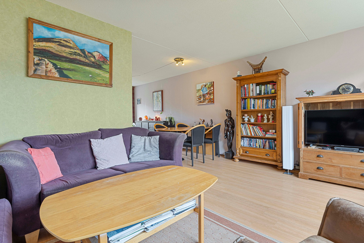 Tussenwoning te koop: Velhorstweide 24, Helmond