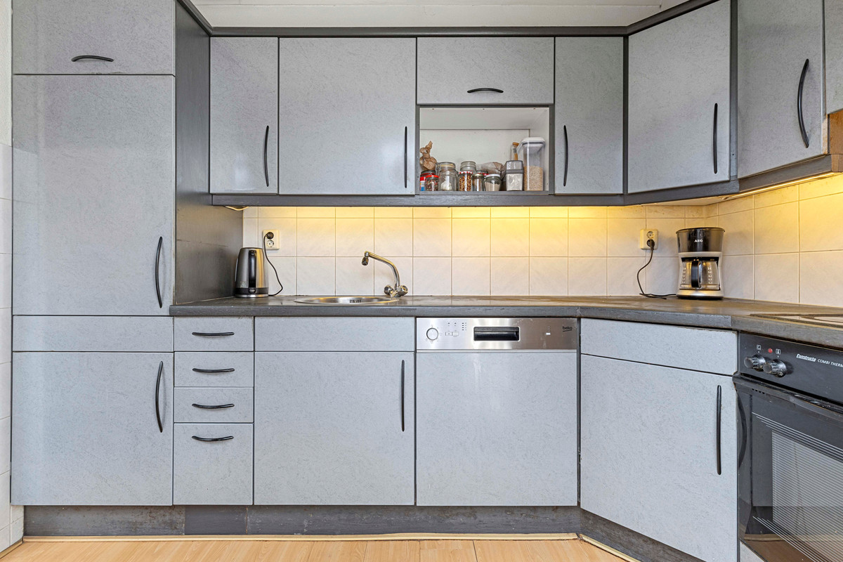 Tussenwoning te koop: Velhorstweide 24, Helmond