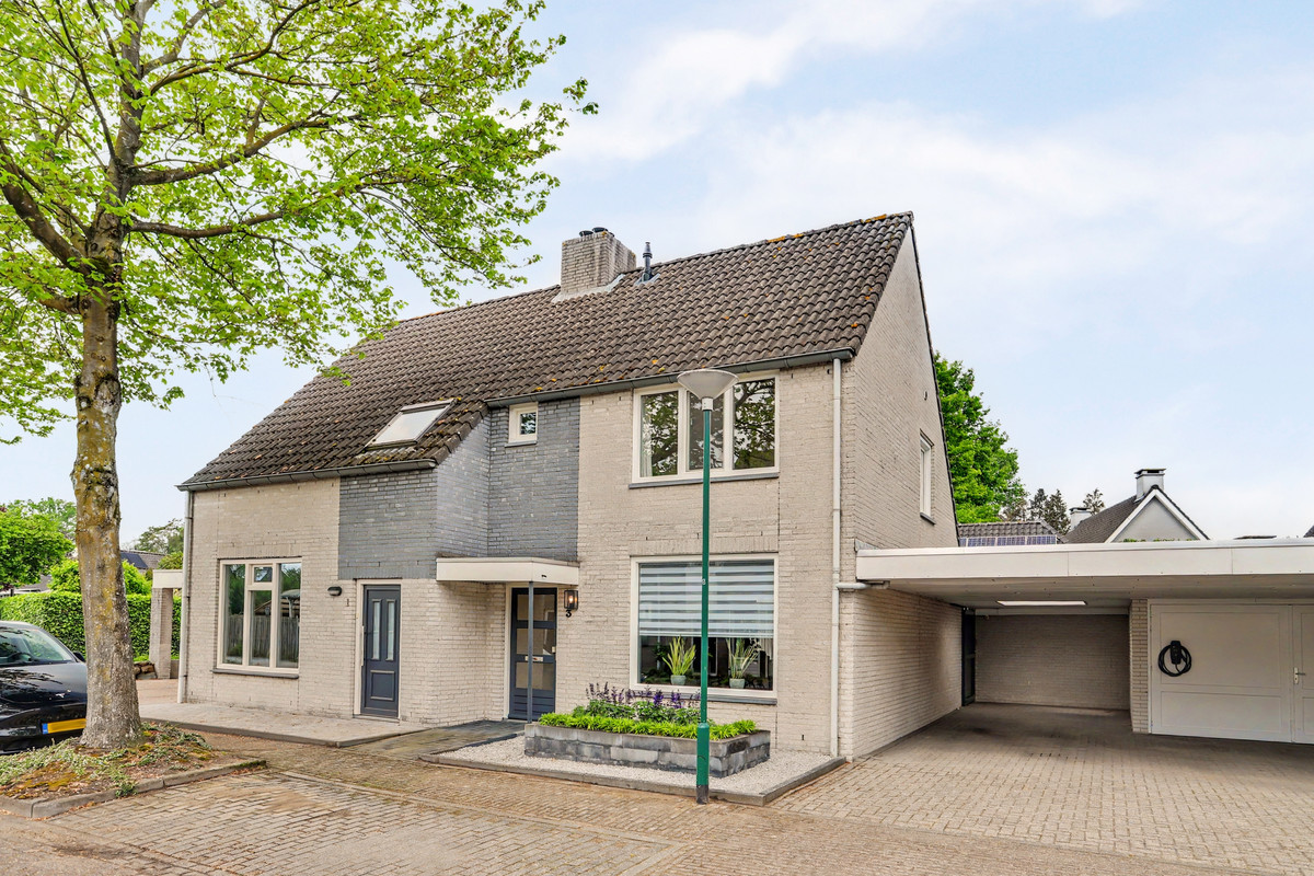 Twee-onder-één-kap te koop: Landjuweel 3, Bergeijk