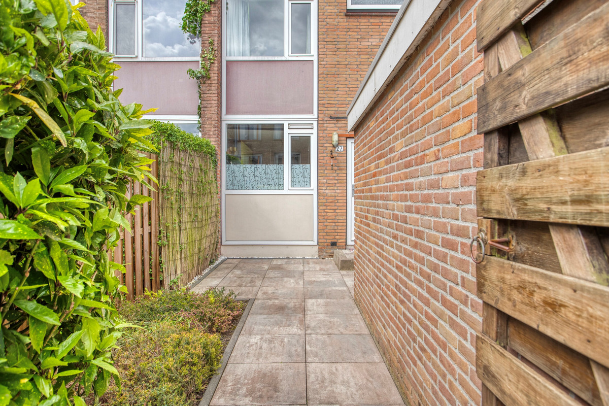 Tussenwoning te koop: Van Zyll De Jongstraat 27, Pernis Rotterdam
