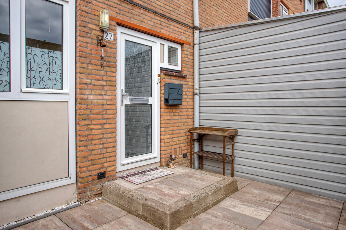 Tussenwoning te koop: Van Zyll De Jongstraat 27, Pernis Rotterdam