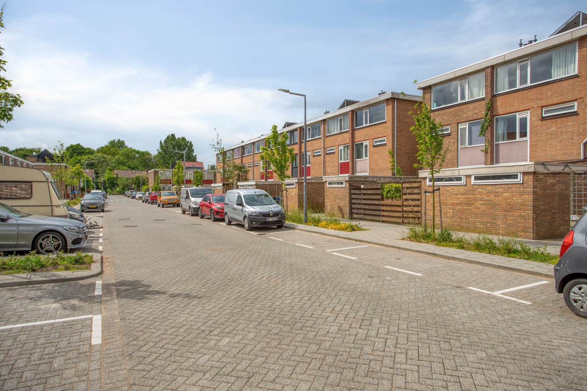 Tussenwoning te koop: Van Zyll De Jongstraat 27, Pernis Rotterdam