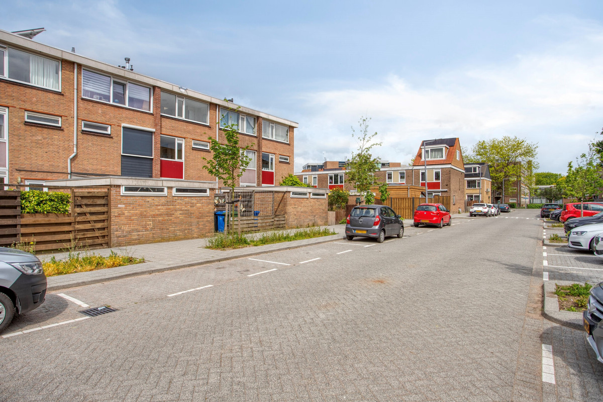 Tussenwoning te koop: Van Zyll De Jongstraat 27, Pernis Rotterdam