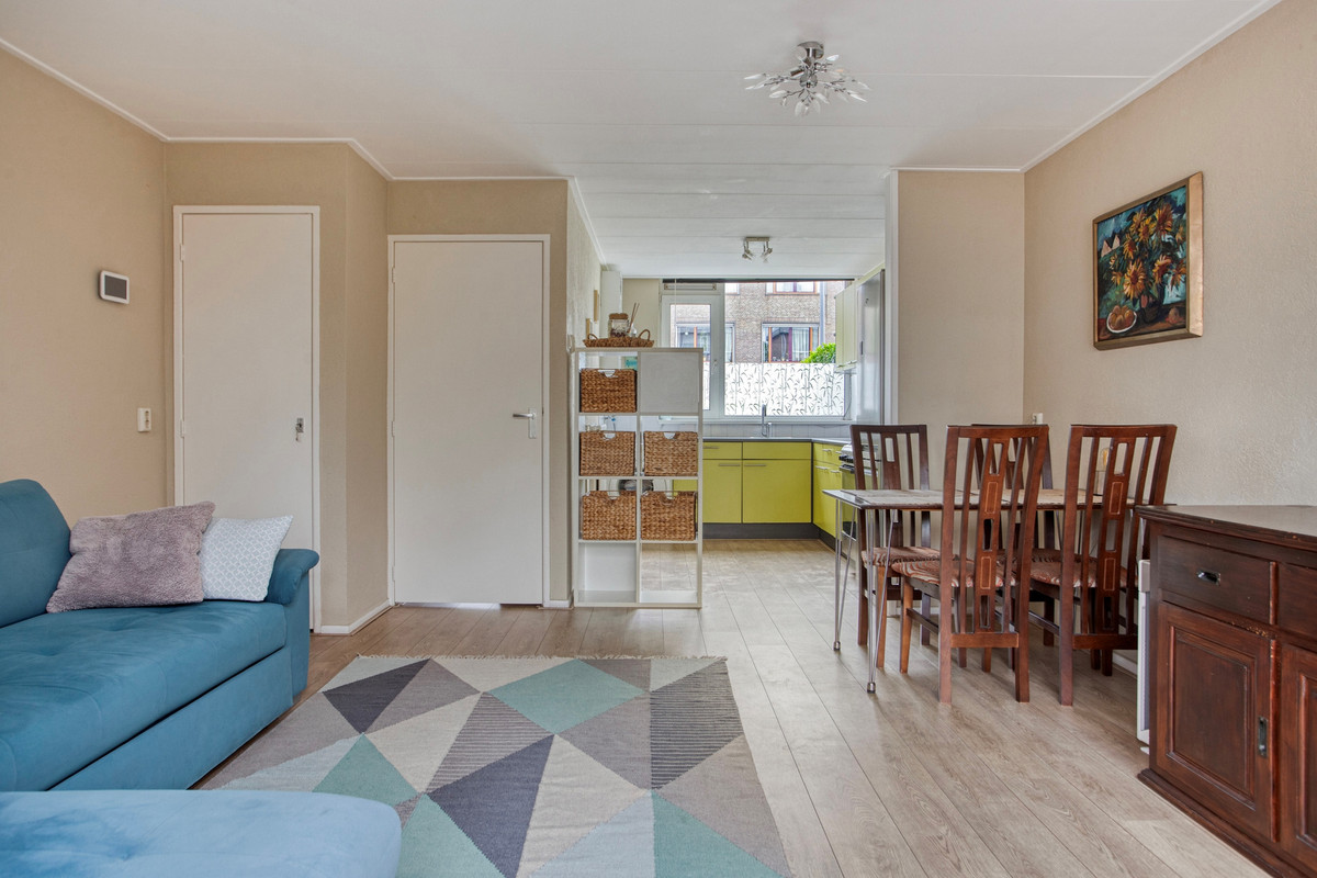 Tussenwoning te koop: Van Zyll De Jongstraat 27, Pernis Rotterdam