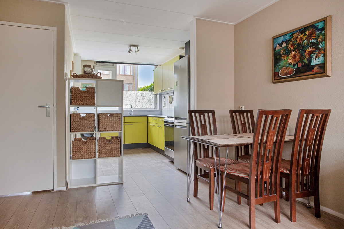 Tussenwoning te koop: Van Zyll De Jongstraat 27, Pernis Rotterdam