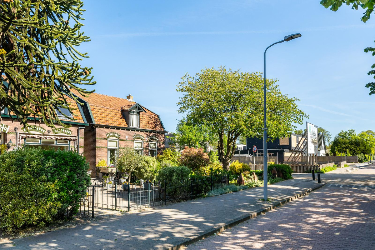 Twee-onder-één-kap te koop: Hoofdweg 1161, Nieuw-Vennep