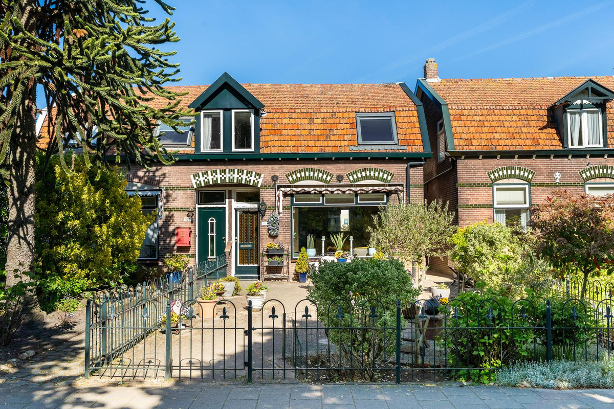 Twee-onder-één-kap te koop: Hoofdweg 1161, Nieuw-Vennep