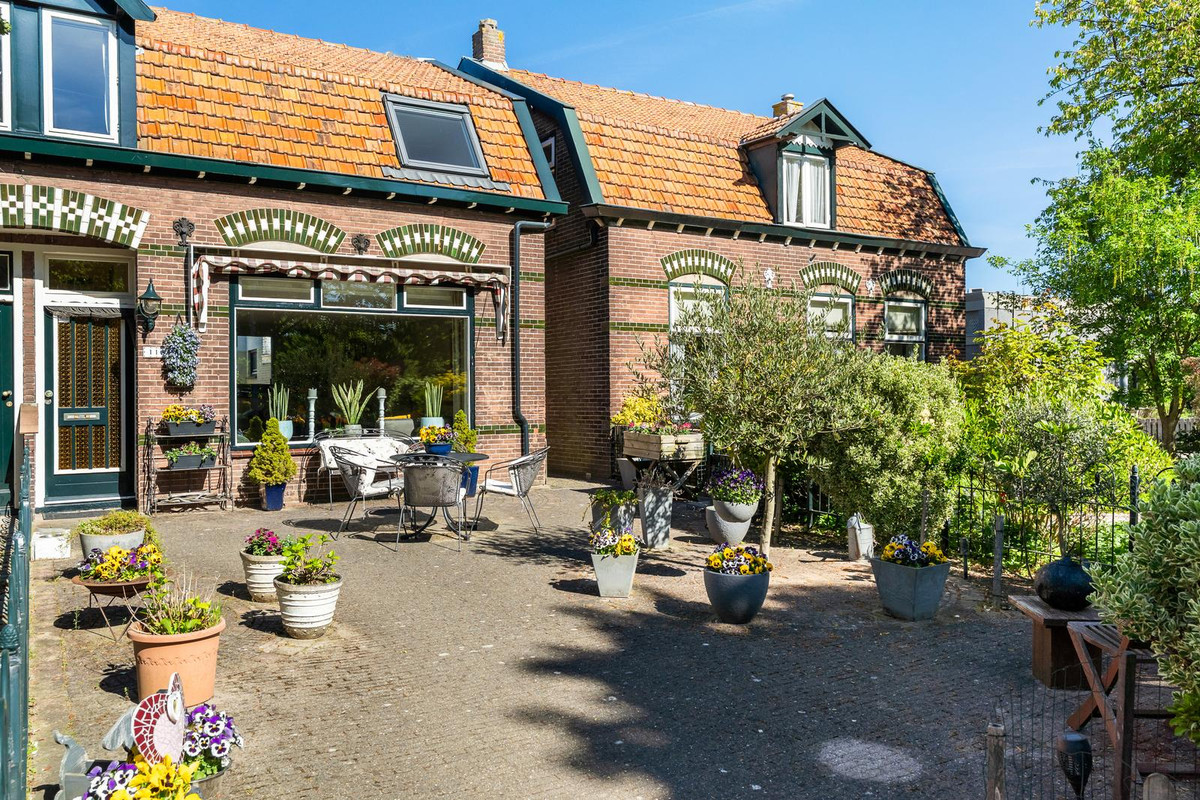Twee-onder-één-kap te koop: Hoofdweg 1161, Nieuw-Vennep