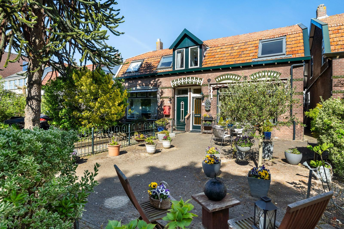 Twee-onder-één-kap te koop: Hoofdweg 1161, Nieuw-Vennep