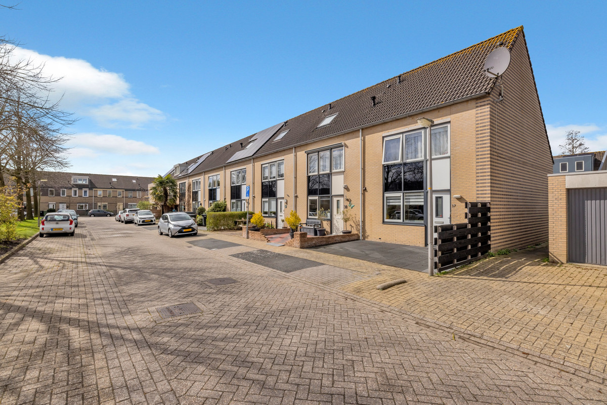 Hoekwoning te koop: Jan Palachstraat 37, Purmerend