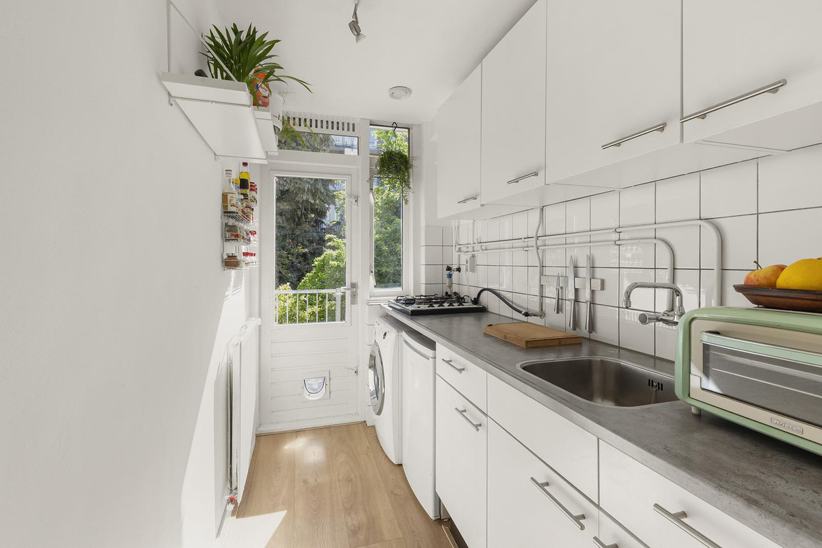 Studio te koop: Solebaystraat 82H, Amsterdam