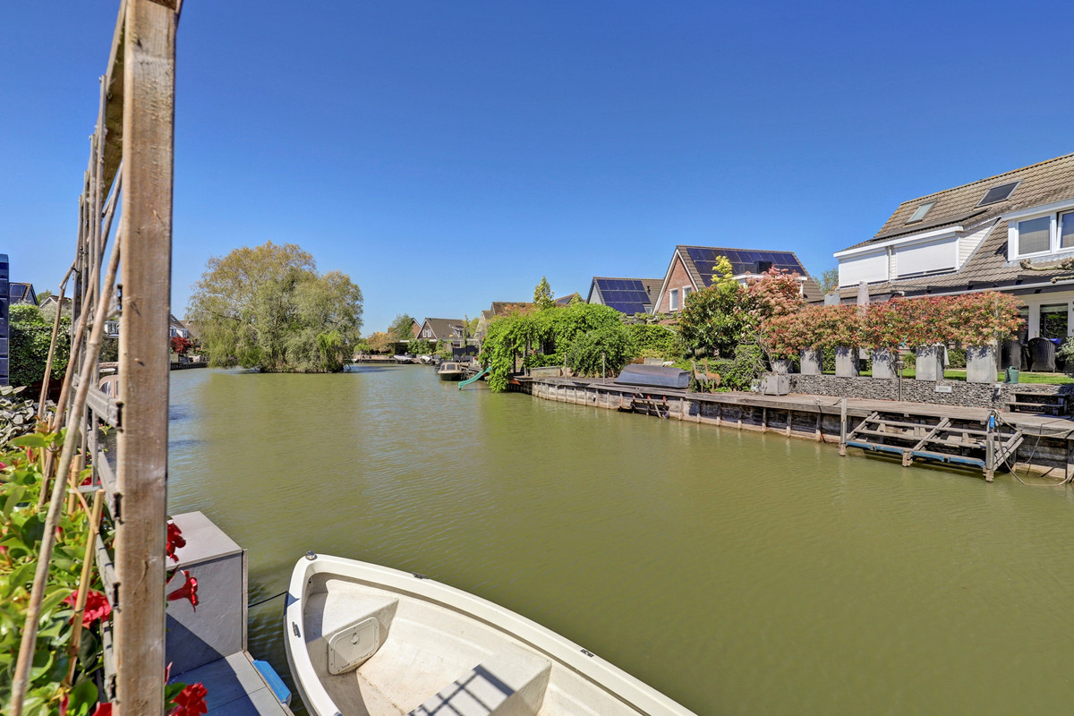 Hoekwoning te koop: Betuwe Singel 4, Lienden
