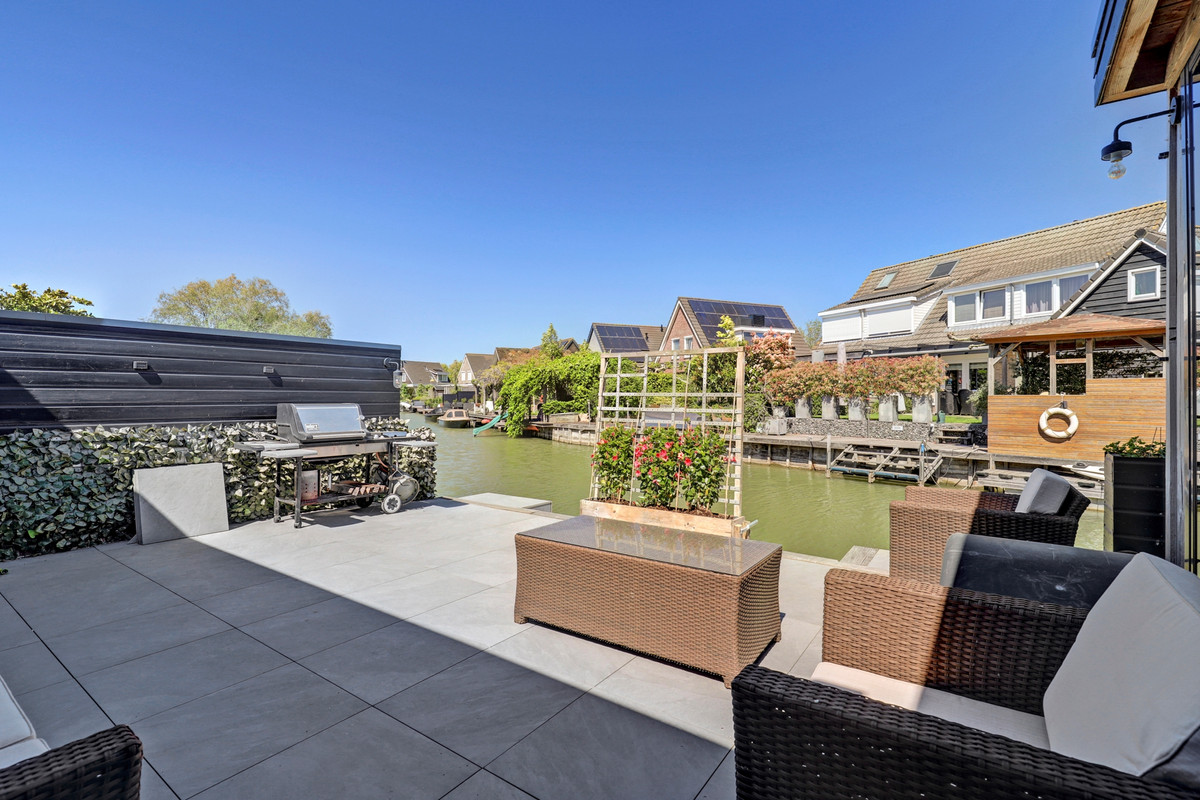 Hoekwoning te koop: Betuwe Singel 4, Lienden