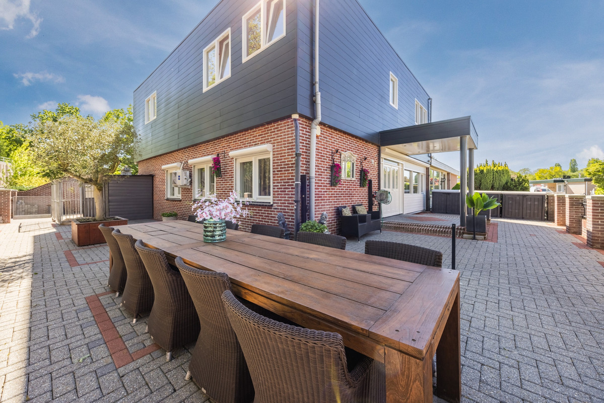 Twee-onder-één-kap te koop: Tuinbouwstraat 11, Tilburg