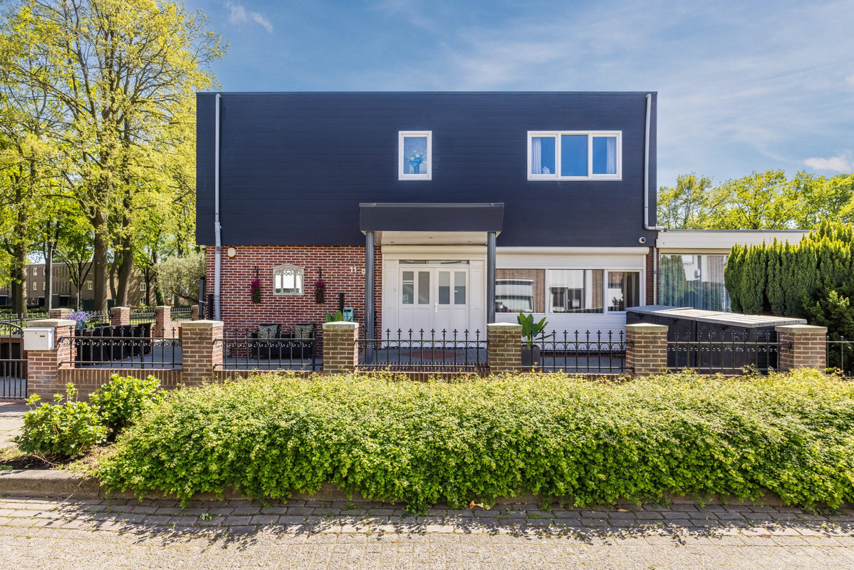 Twee-onder-één-kap te koop: Tuinbouwstraat 11, Tilburg