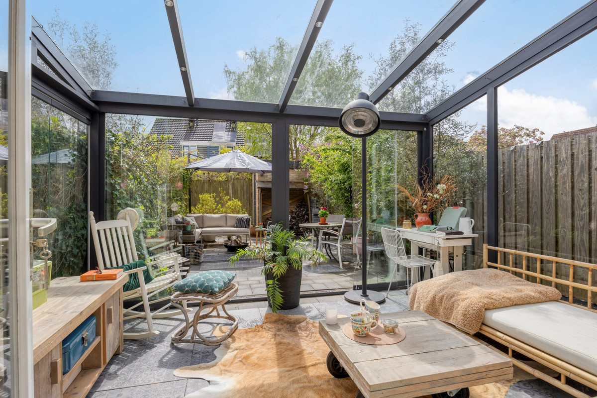 Tussenwoning te koop: Henriette Roland-Holststraat 24, Gorinchem