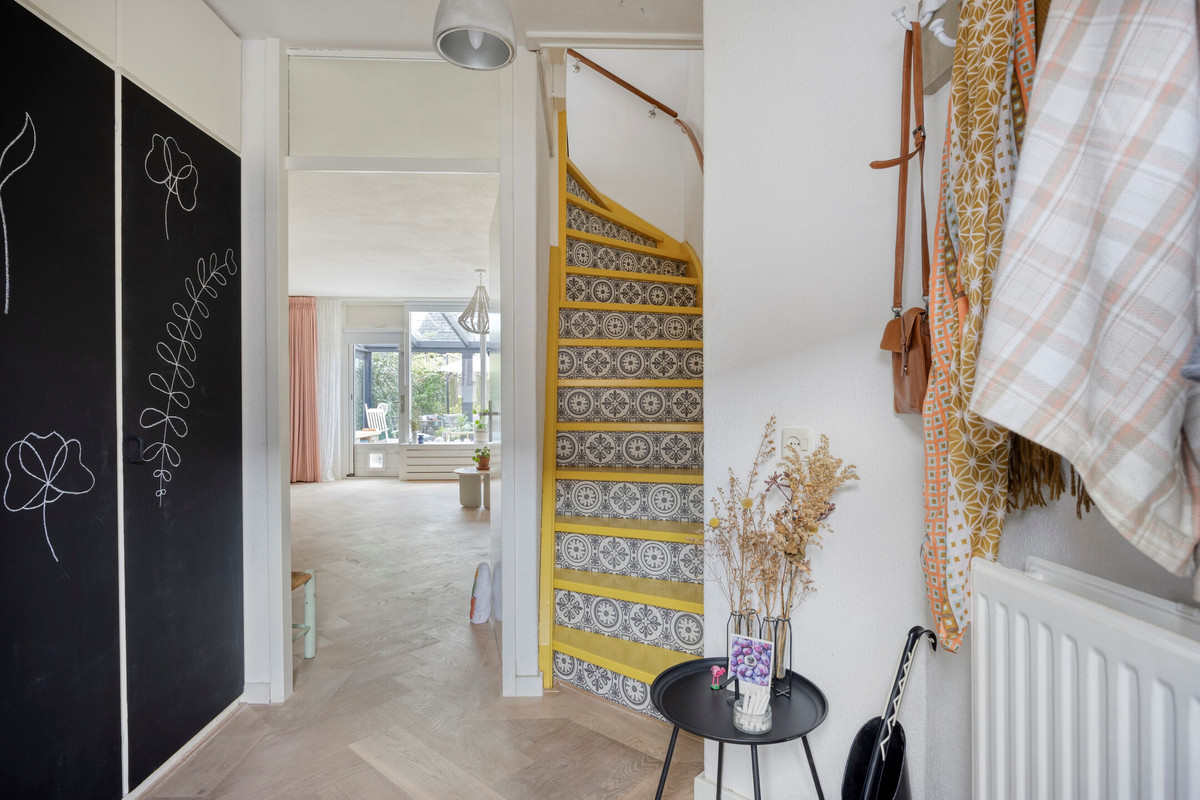 Tussenwoning te koop: Henriette Roland-Holststraat 24, Gorinchem
