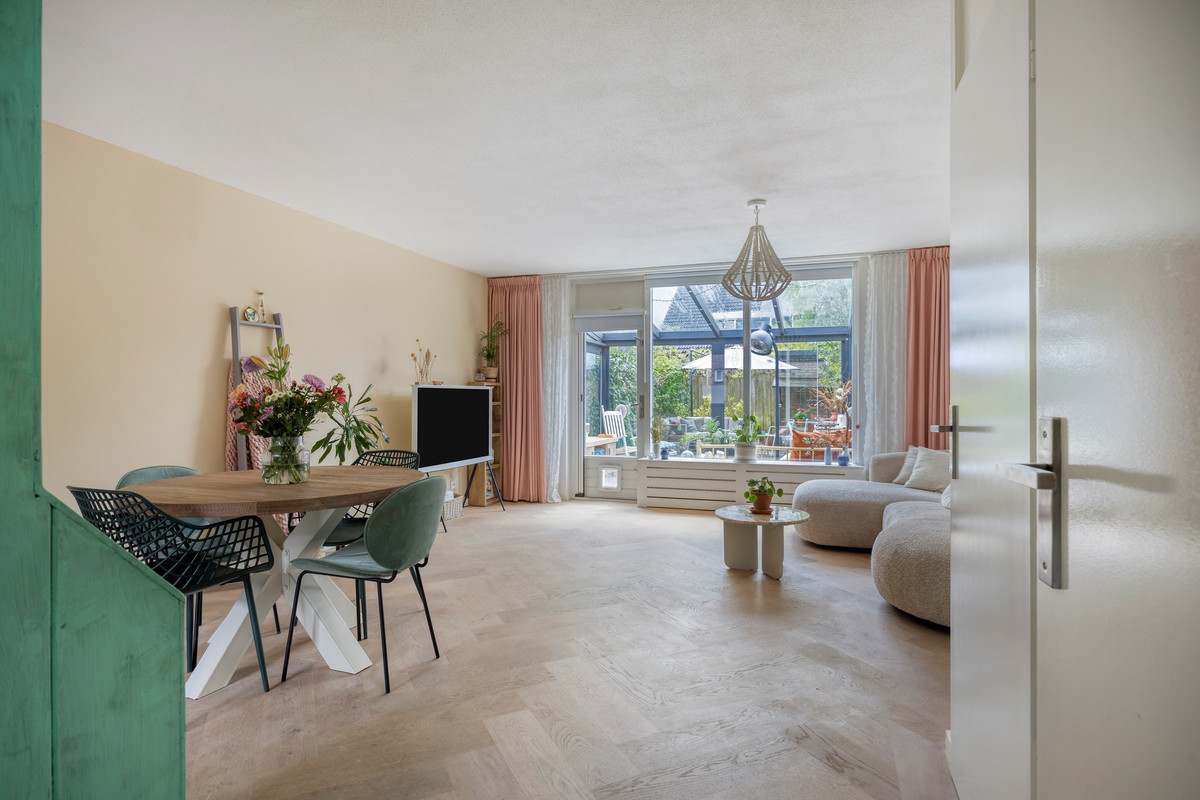 Tussenwoning te koop: Henriette Roland-Holststraat 24, Gorinchem