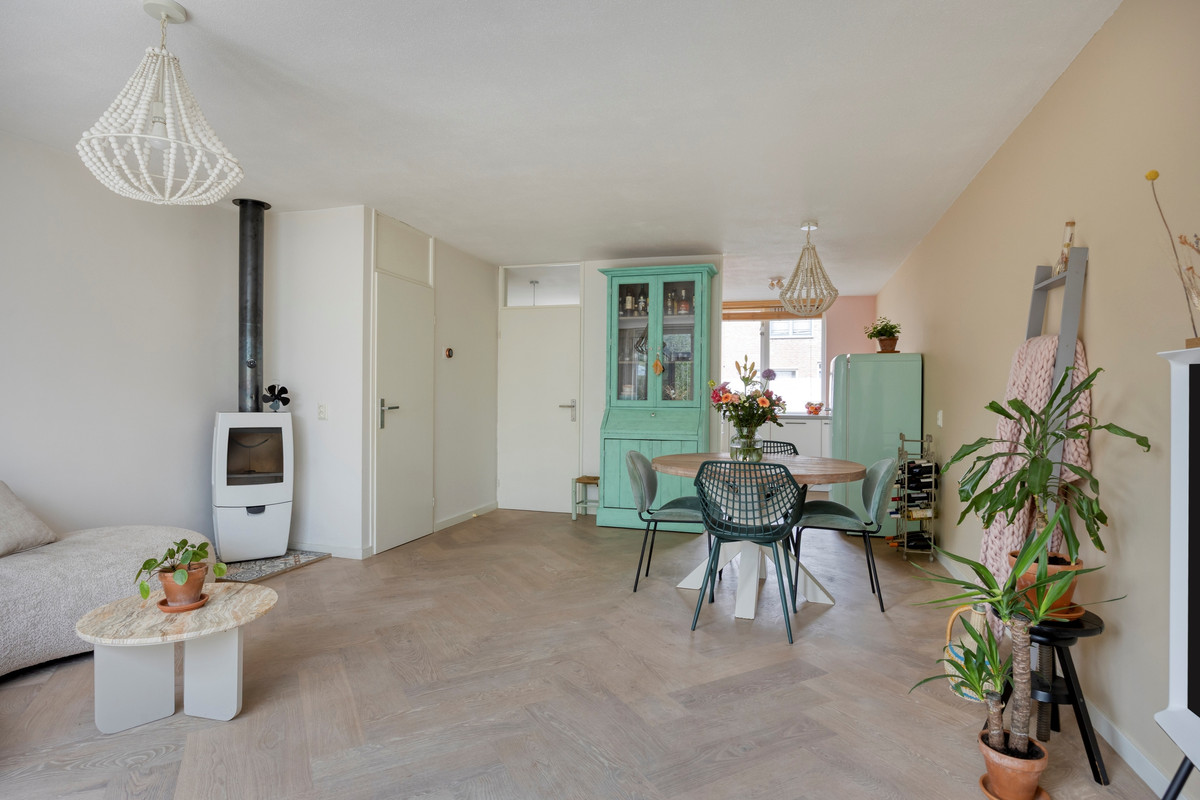 Tussenwoning te koop: Henriette Roland-Holststraat 24, Gorinchem