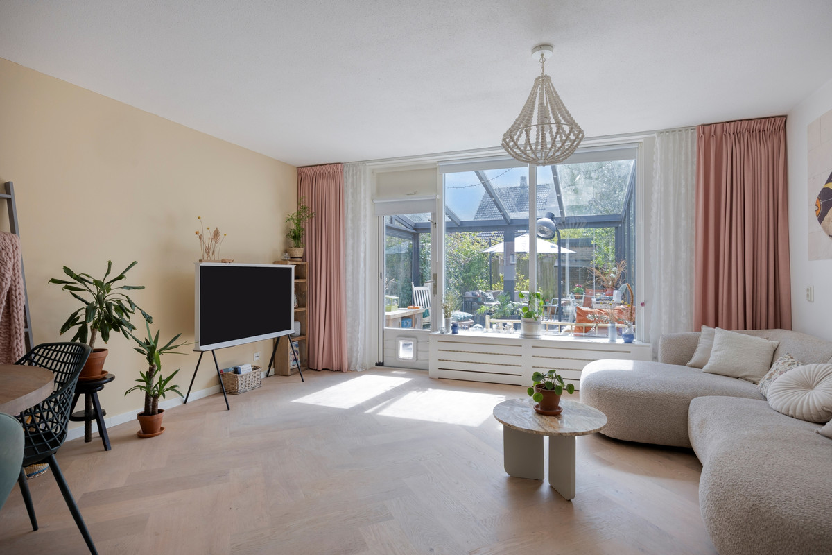 Tussenwoning te koop: Henriette Roland-Holststraat 24, Gorinchem