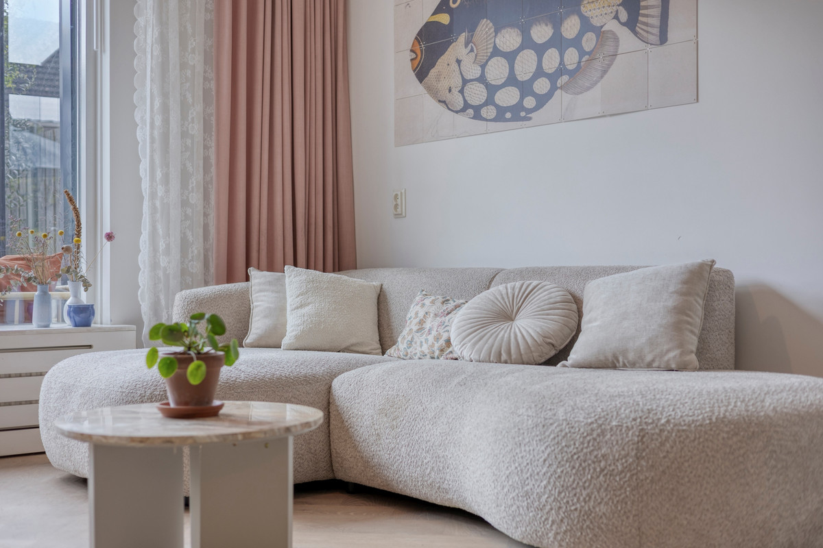 Tussenwoning te koop: Henriette Roland-Holststraat 24, Gorinchem