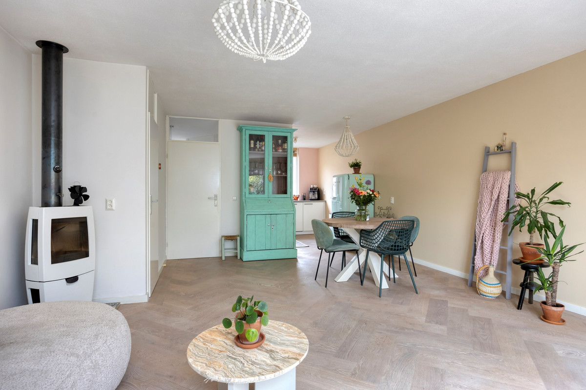 Tussenwoning te koop: Henriette Roland-Holststraat 24, Gorinchem