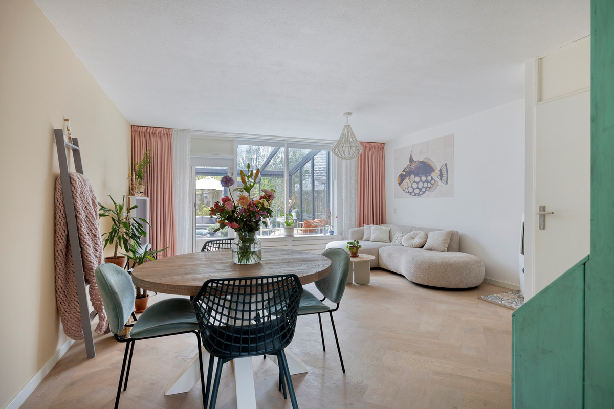 Tussenwoning te koop: Henriette Roland-Holststraat 24, Gorinchem