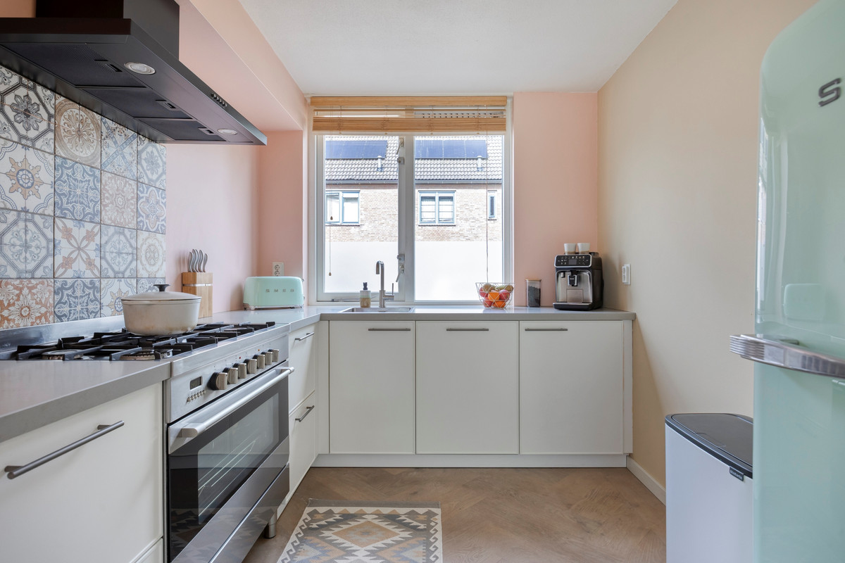 Tussenwoning te koop: Henriette Roland-Holststraat 24, Gorinchem