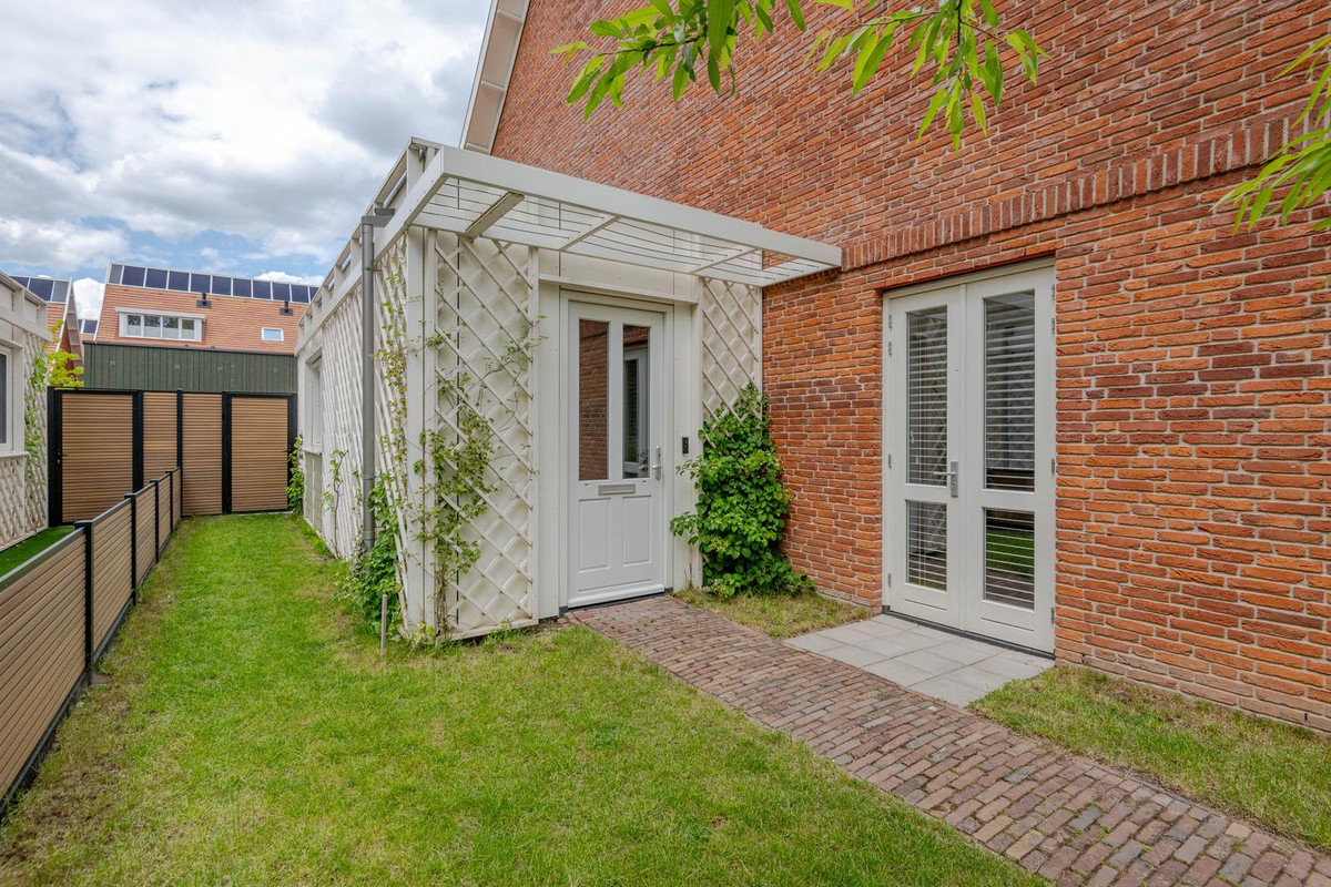 Hoekwoning te koop: Warmoldstraat 77B, Rotterdam