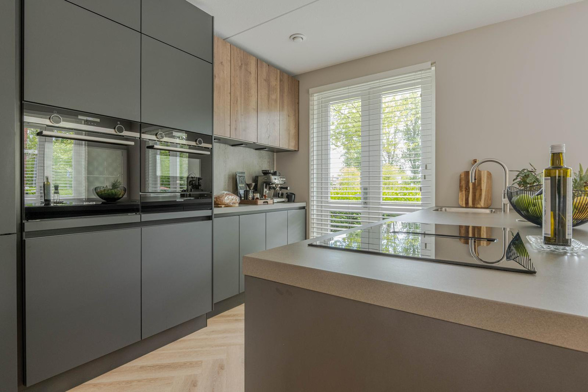 Hoekwoning te koop: Warmoldstraat 77B, Rotterdam
