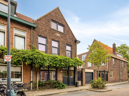 Hoekwoning te koop: Bilderdijkstraat 28, Schrijversbuurt Schiedam