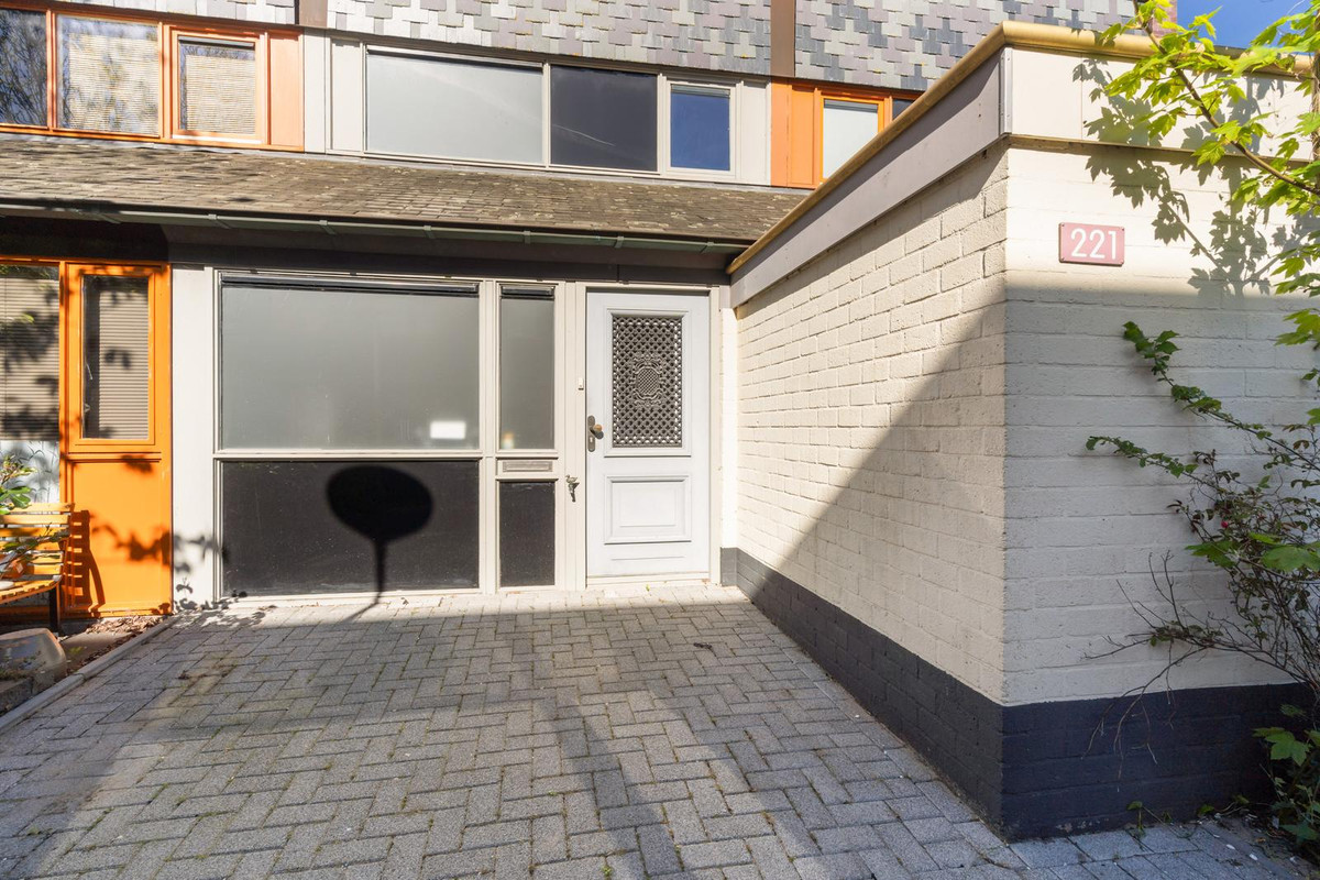 Tussenwoning te koop: Veenzoom 221, Gouda