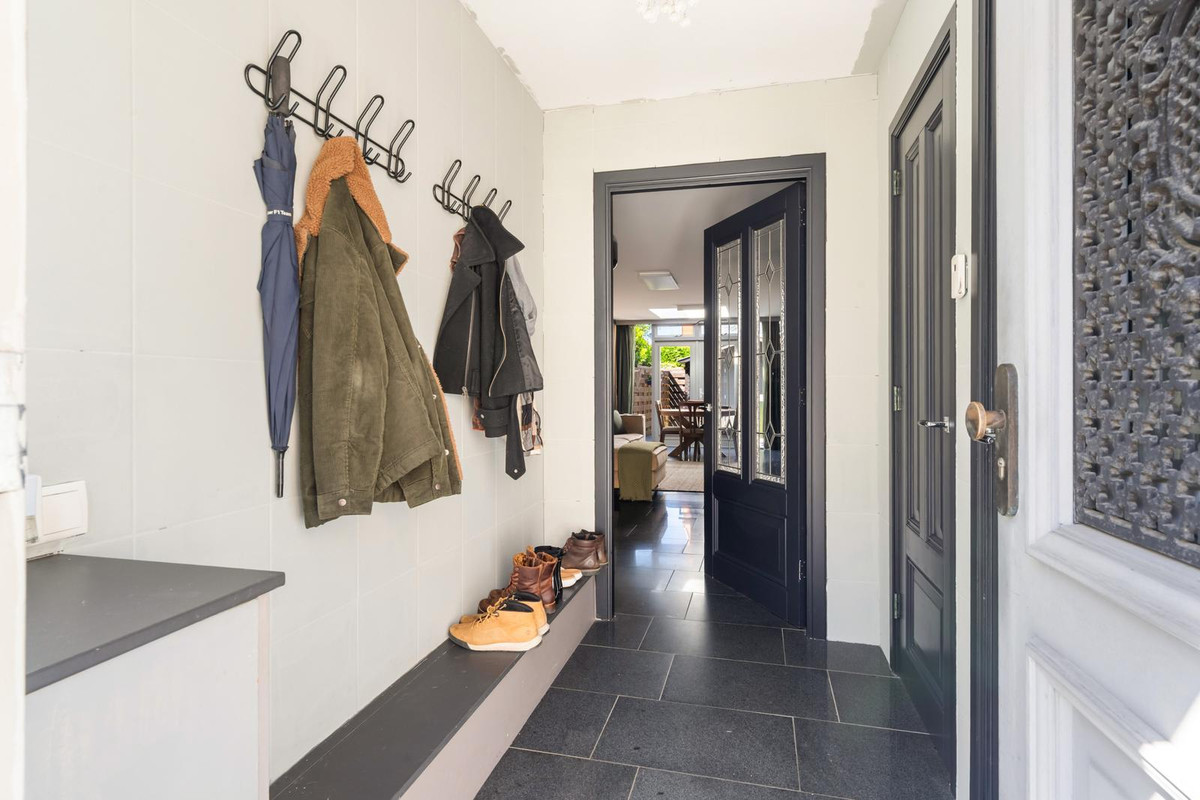 Tussenwoning te koop: Veenzoom 221, Gouda