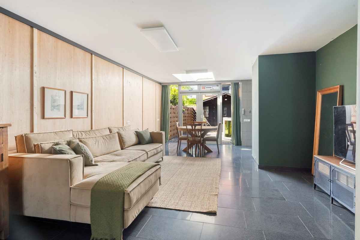 Tussenwoning te koop: Veenzoom 221, Gouda