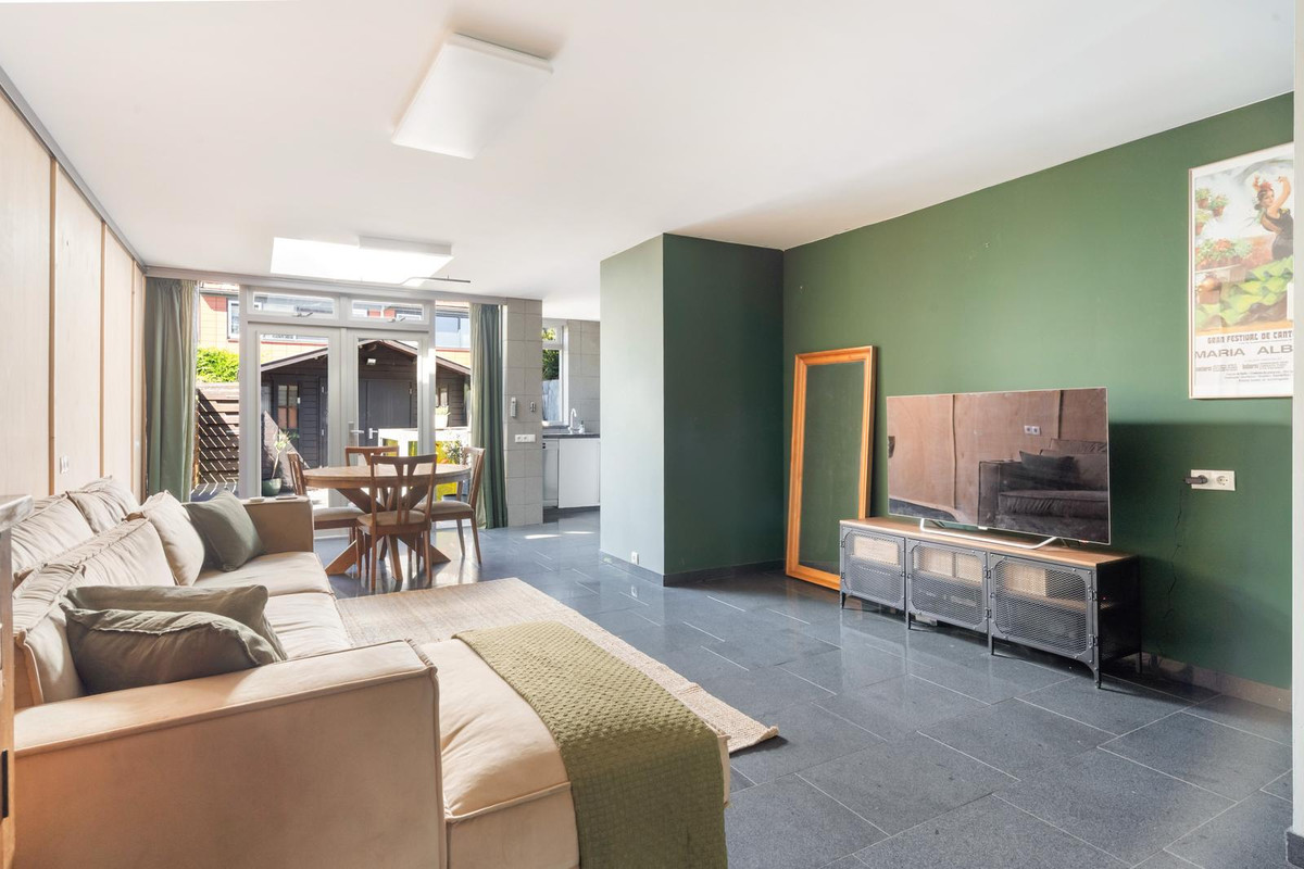 Tussenwoning te koop: Veenzoom 221, Gouda
