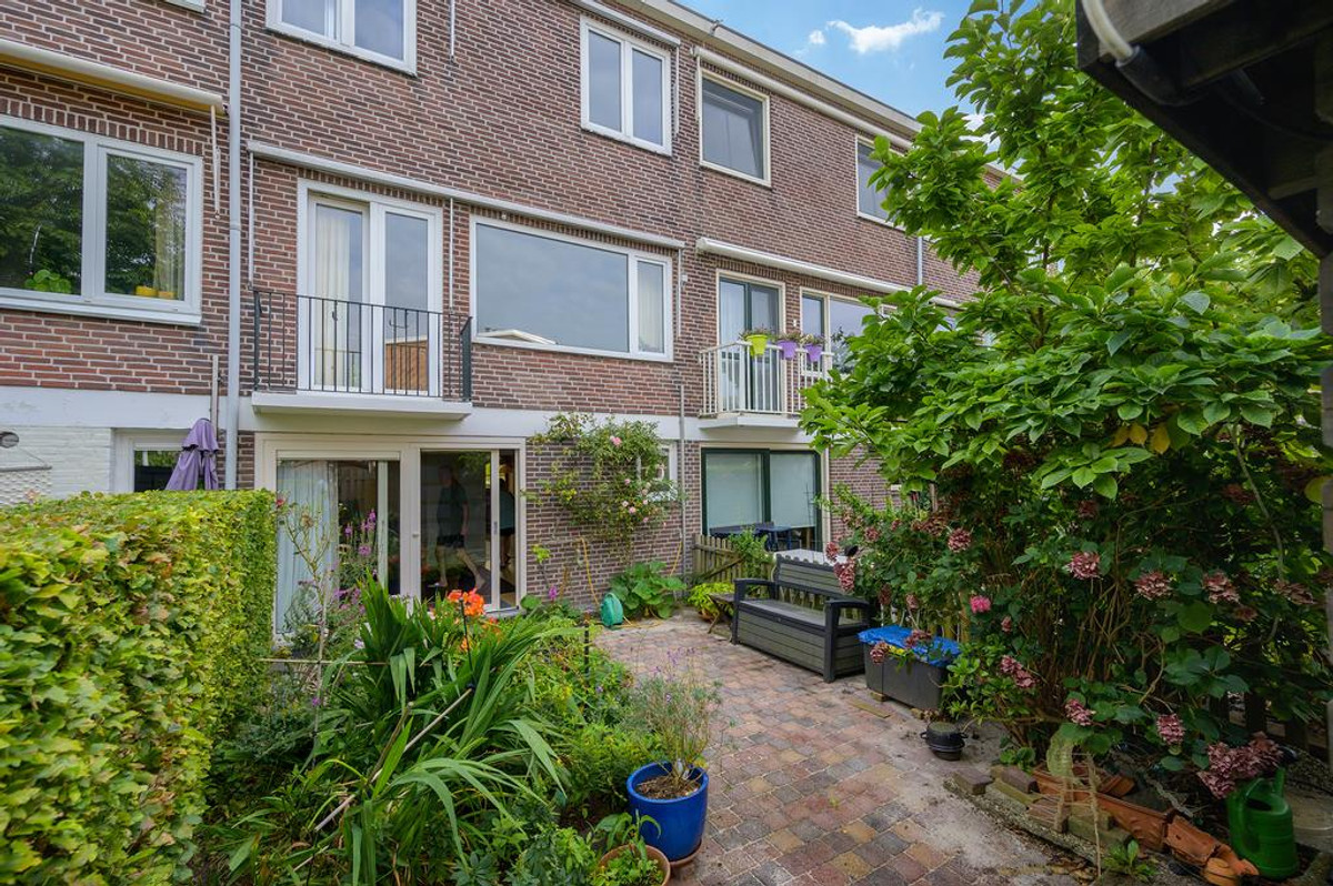 Tussenwoning te huur: Burgemeester Eliasstraat 61, Amsterdam