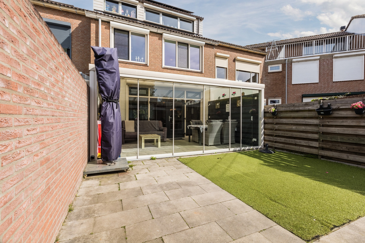 Tussenwoning te koop: Kruidhof 11, Bergen Op Zoom