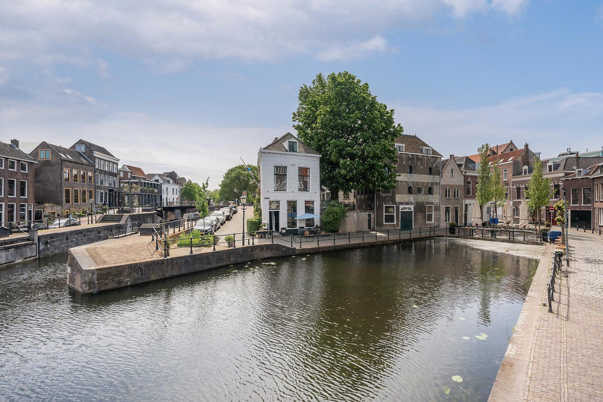 Hoekwoning te koop: Nieuwe Sluisstraat 7, Schiedam