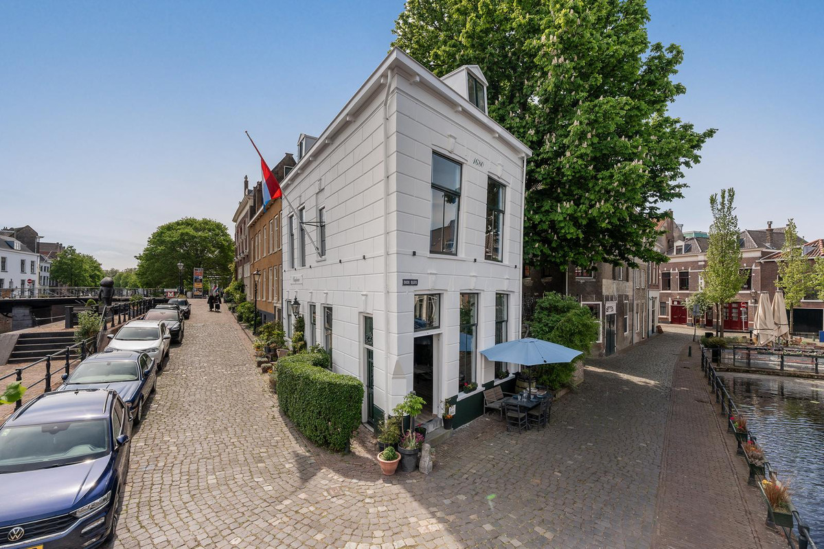 Hoekwoning te koop: Nieuwe Sluisstraat 7, Schiedam